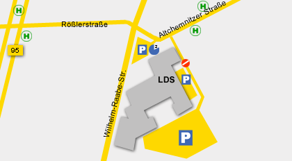 Zufahrt zum Gebäude ...